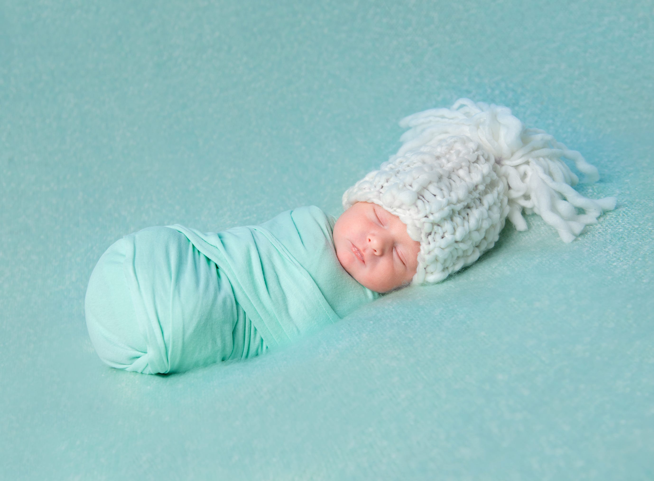 swaddle newborn for naps